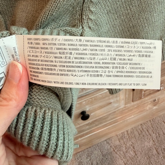 NWT Abercrombie & Fitch Sage Green Women’s Short Sleeve Crew Cardigan (Size XS) - Picture 8 of 8